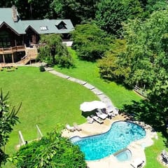 Vinewood Estate Luxury Pool and Vineyard Retreat