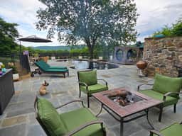 Vinewood Estate Luxury Pool and Vineyard Retreat - Image 3