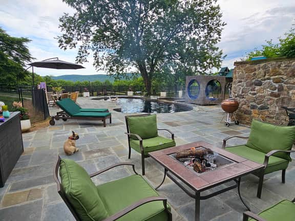 Vinewood Estate Luxury Pool and Vineyard Retreat - Image 3
